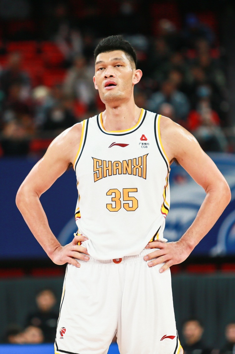 手感不佳!葛昭宝全场8投1中得到2分2篮板2助攻
